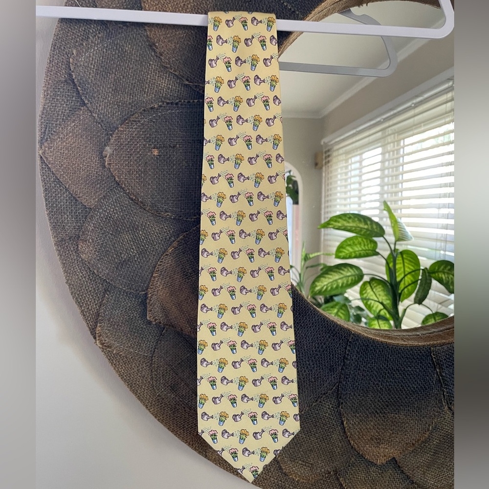 Vineyard Vines Spring Flower Pot Watering Can Tie
